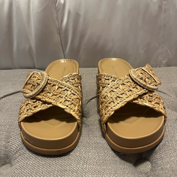 Size 7 nude platform sandals - Picture 2 of 3